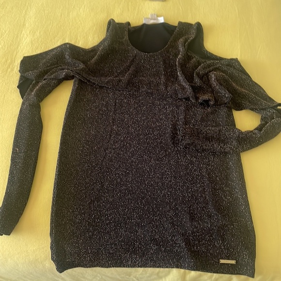 Open shoulders sweater. Beautiful, brand new . - Picture 2 of 3